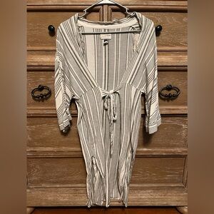 Universal Thread Kimono